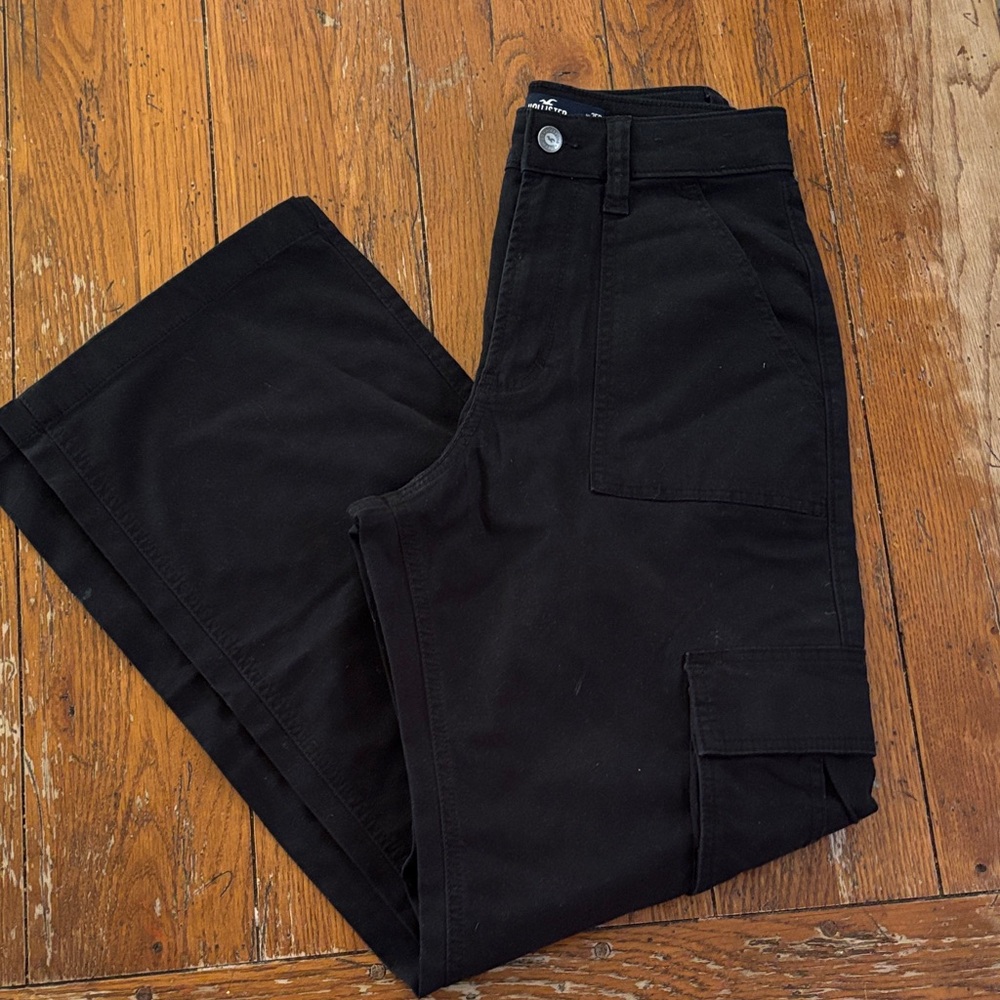 Hollister Women's High Rise Black Cargo Pants